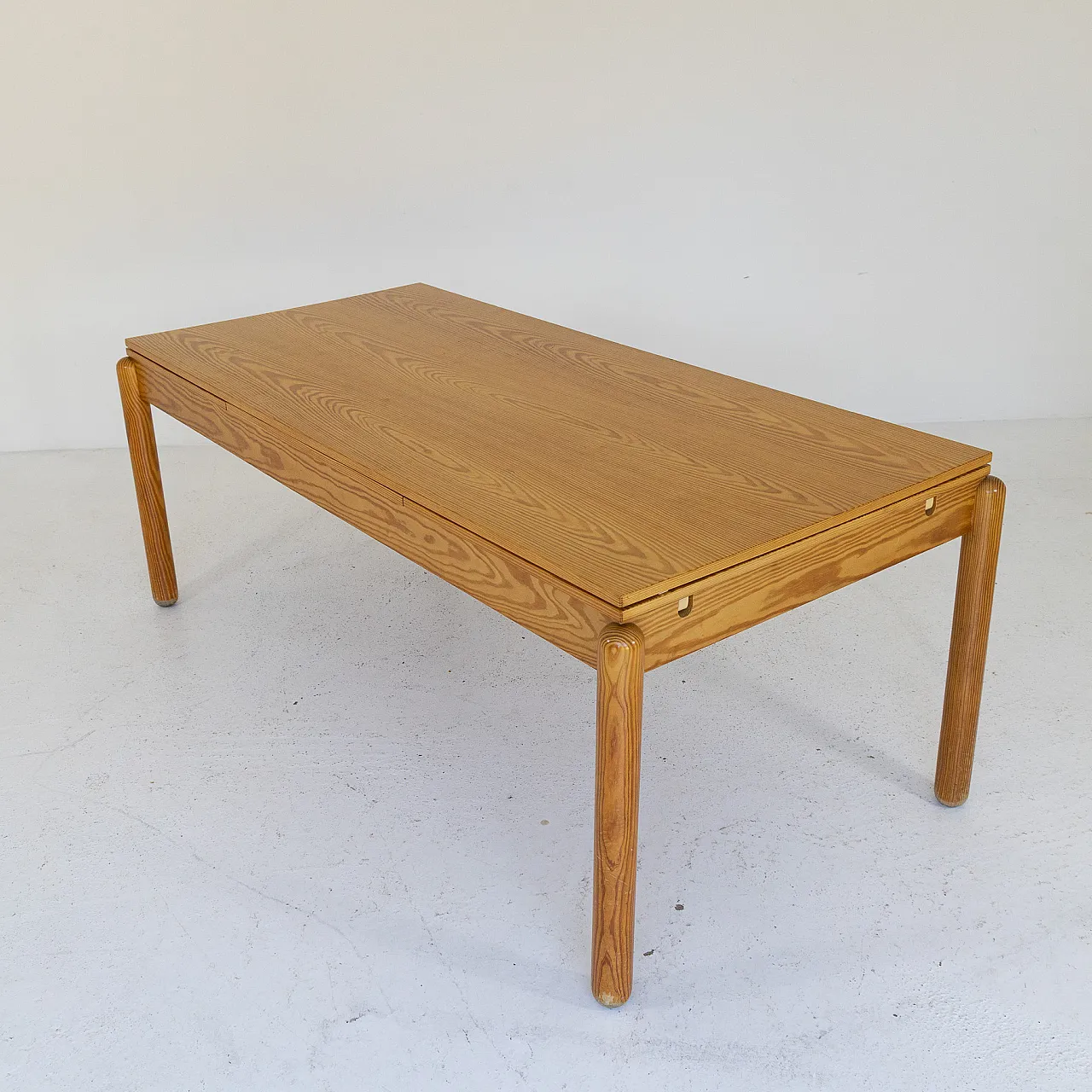 Extendable larch wood table, 1970s 2