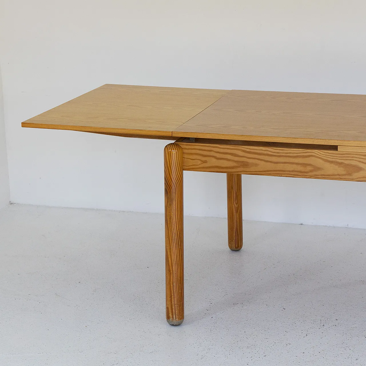 Extendable larch wood table, 1970s 6