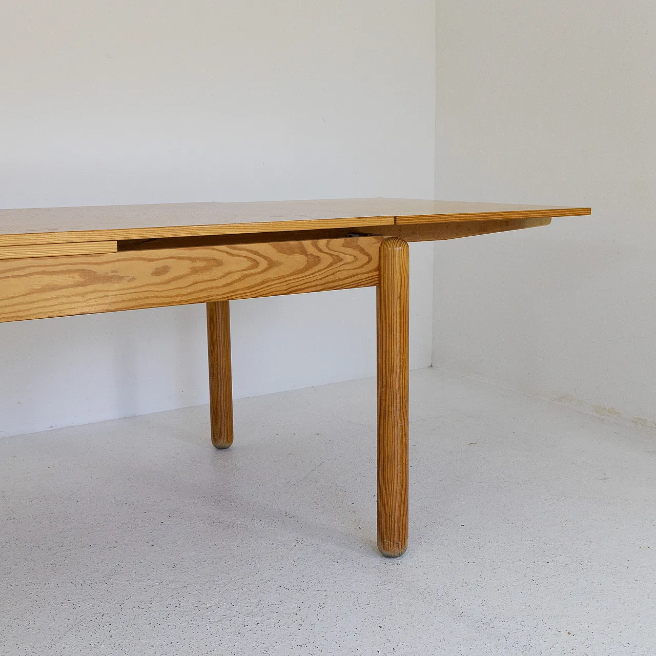 Extendable larch wood table, 1970s 7