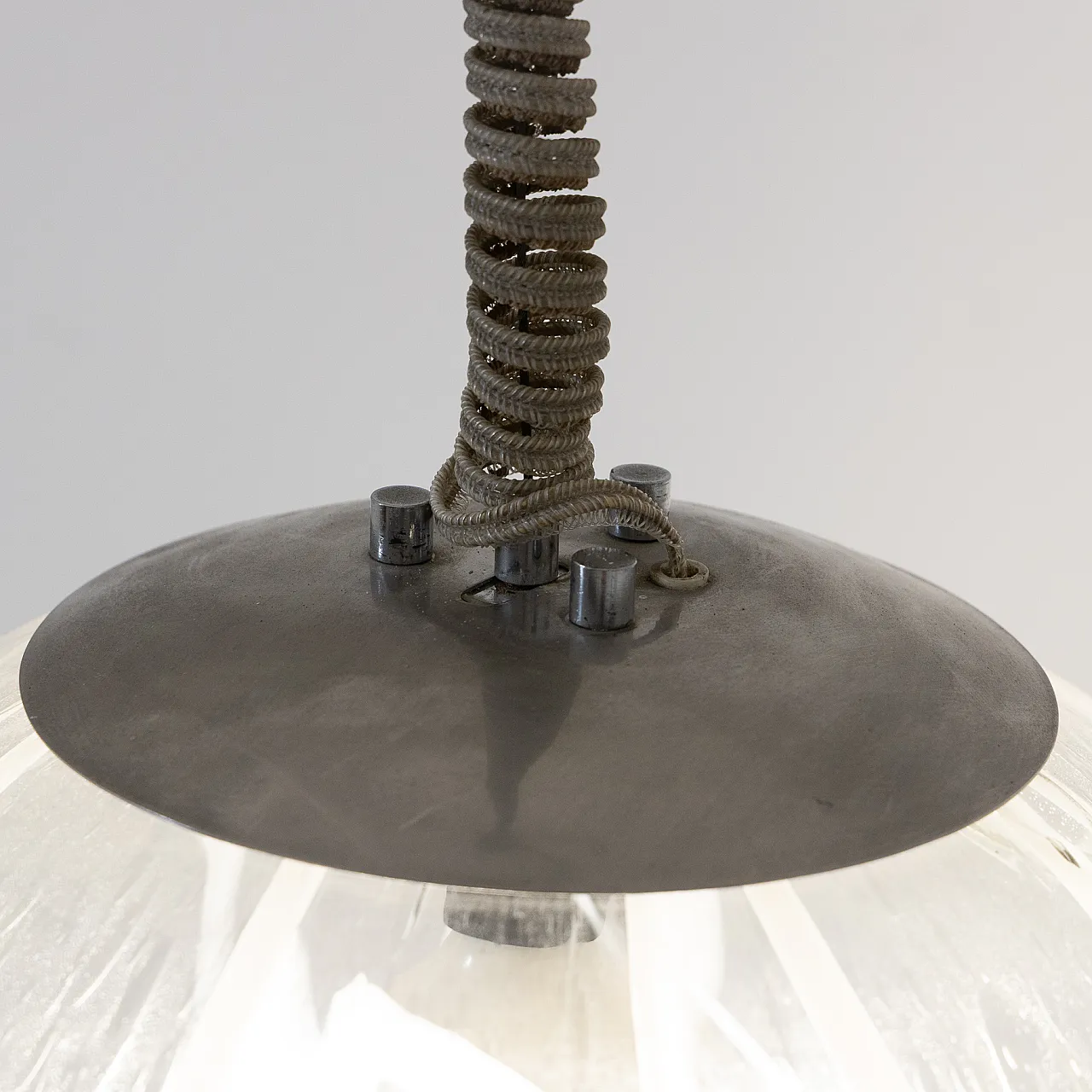 Lampada a sospensione in vetro soffiato con decoro bianco, anni ’70 9