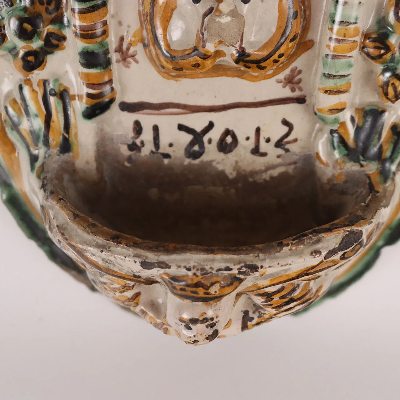 Acquasantiera in ceramica di manifattura di Cerreto Sannita, inizio '800 3