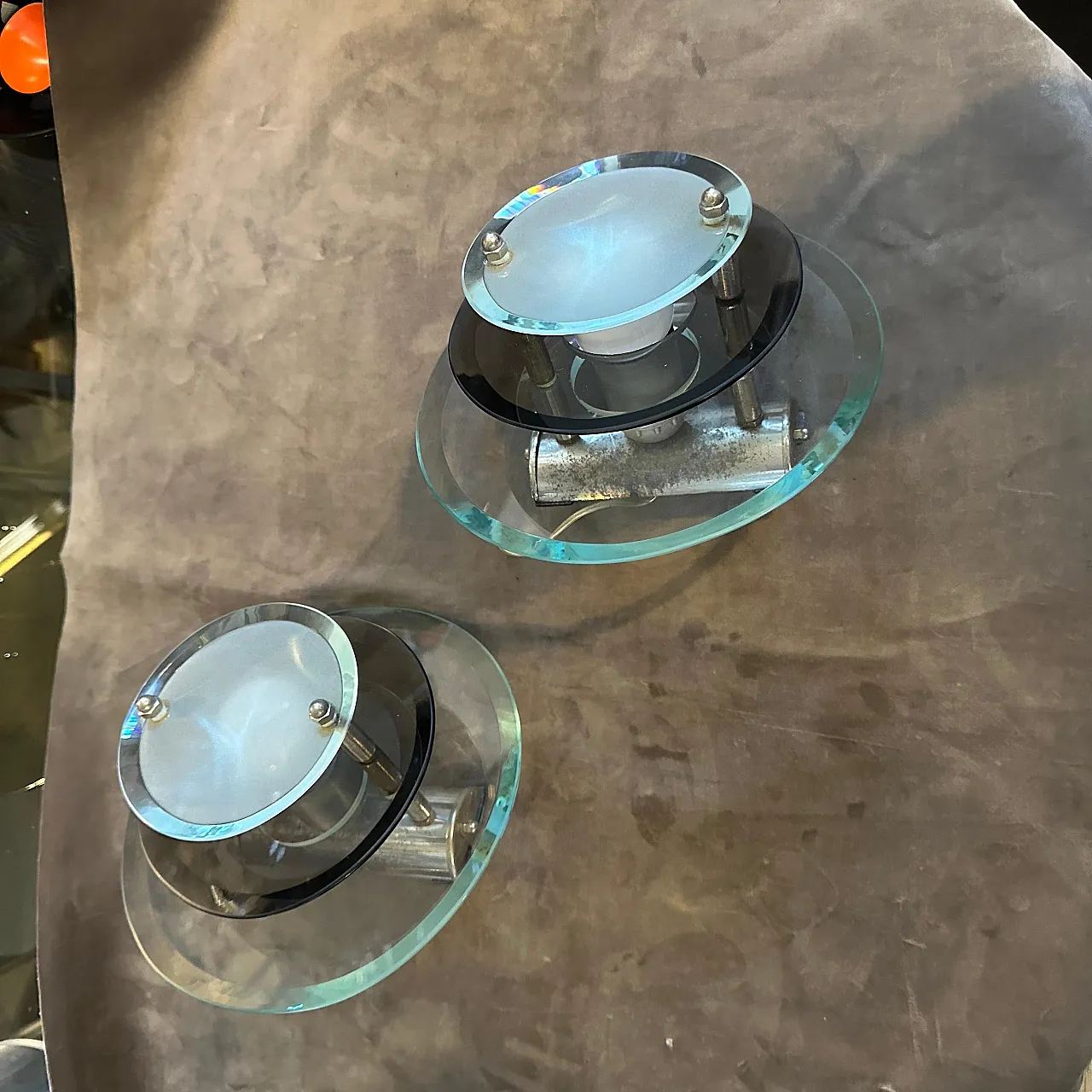 Coppia di applique in vetro e metallo cromato di Veca, anni '60 4