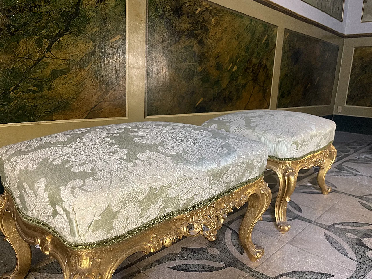 Pair of Baroque stools in gilded wood, 18th century 2