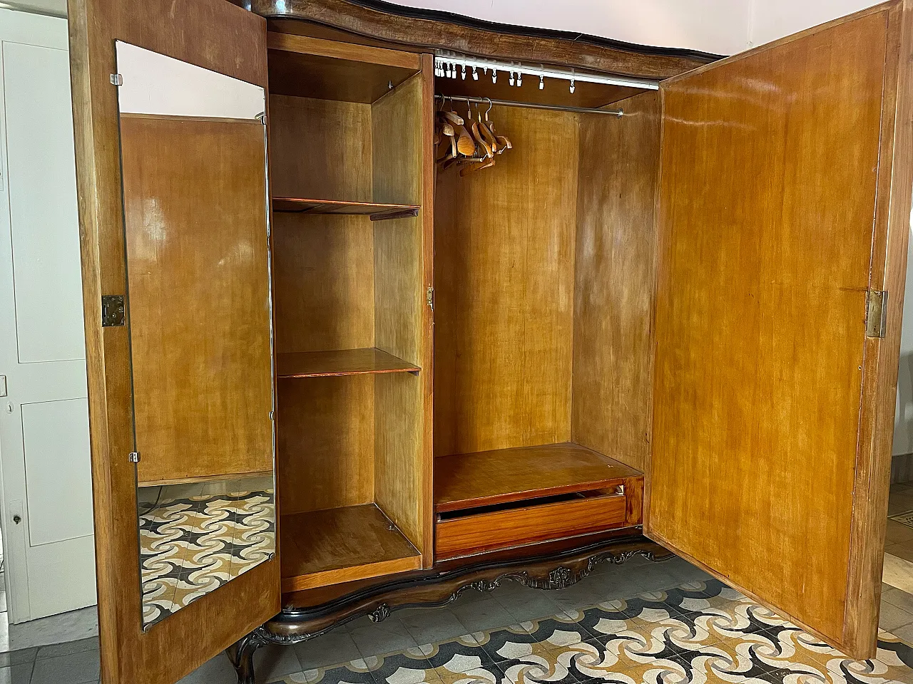 Baroque style Venetian walnut briar wardrobe, 18th century 1