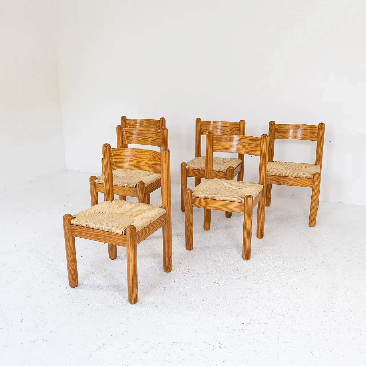 6 Larch wood chairs and woven straw, 1970s 6