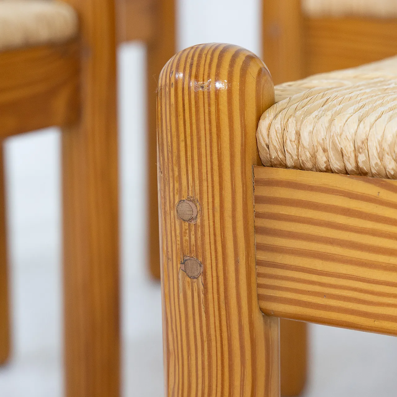 6 Larch wood chairs and woven straw, 1970s 7