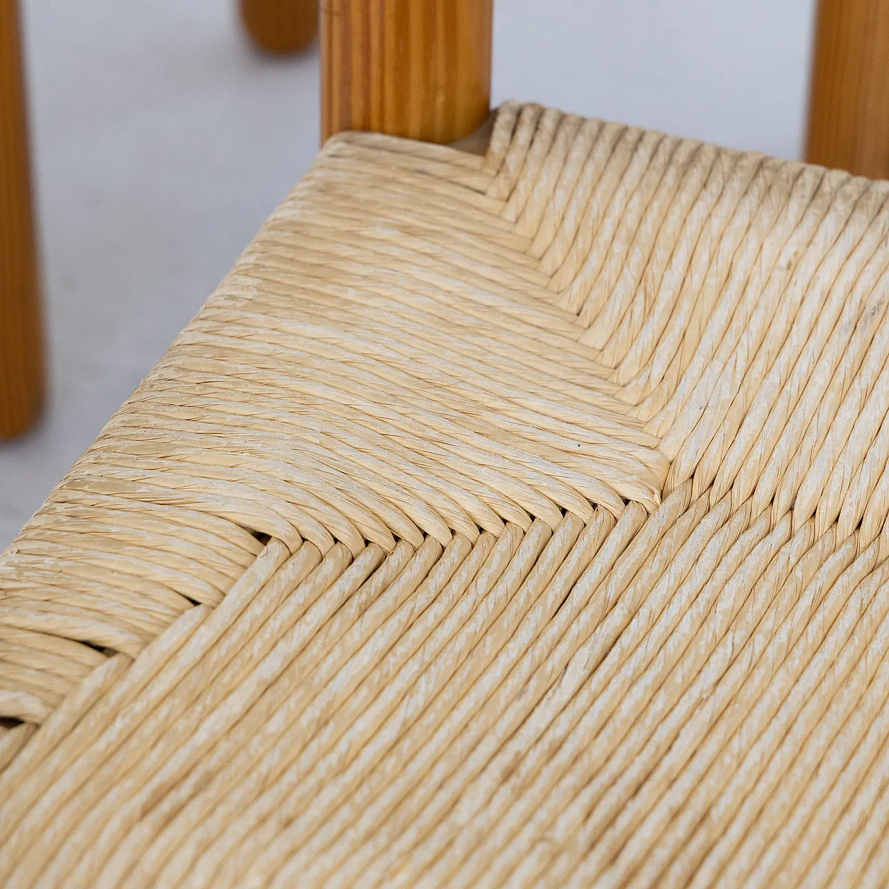 6 Larch wood chairs and woven straw, 1970s 8