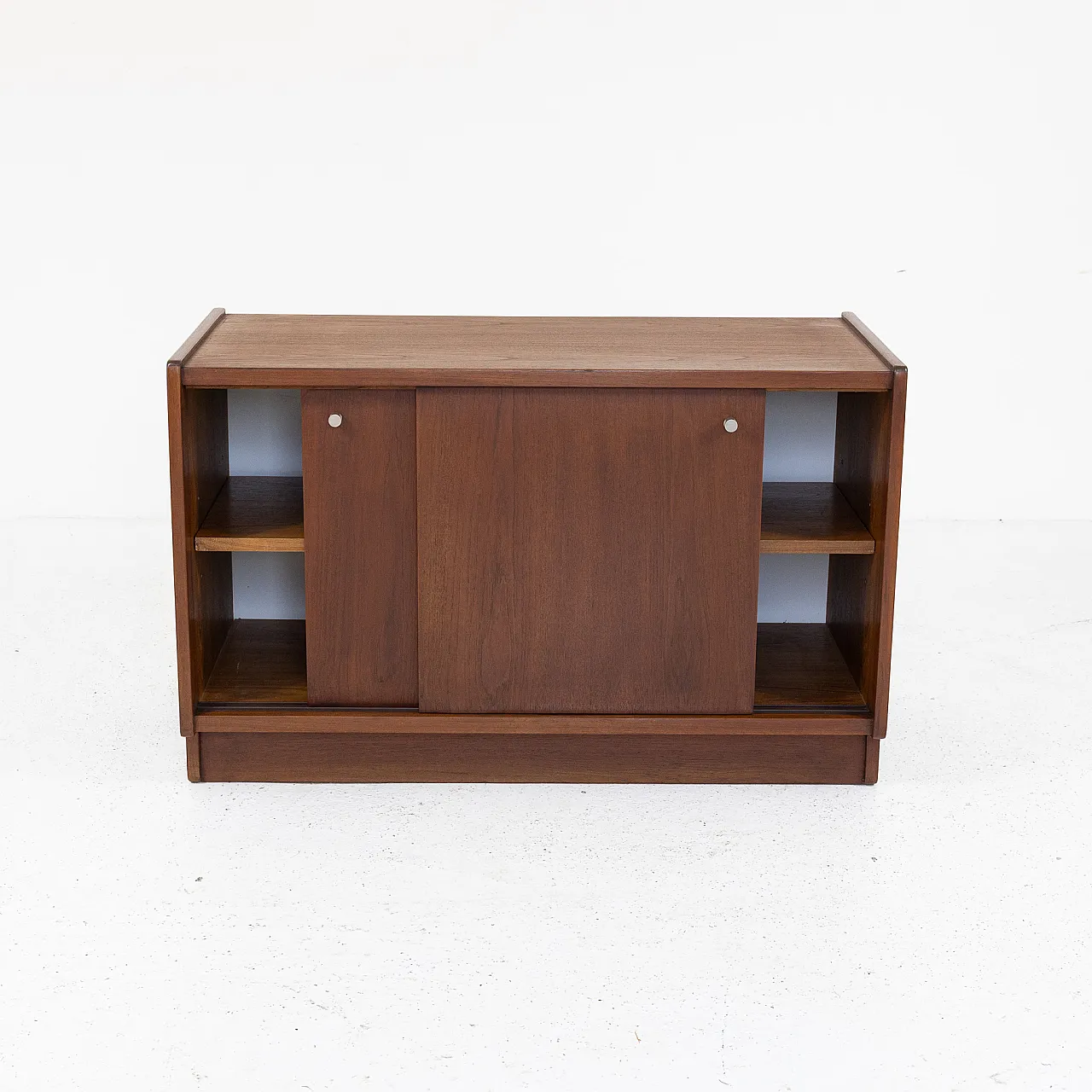 Little sideboard in teak with sliding doors, 1960s 4