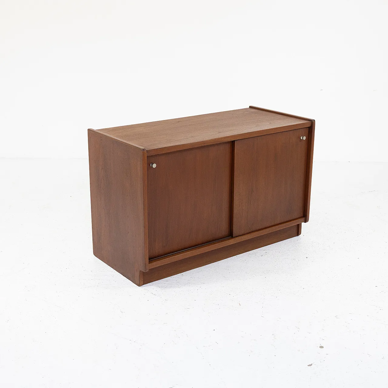 Little sideboard in teak with sliding doors, 1960s 6