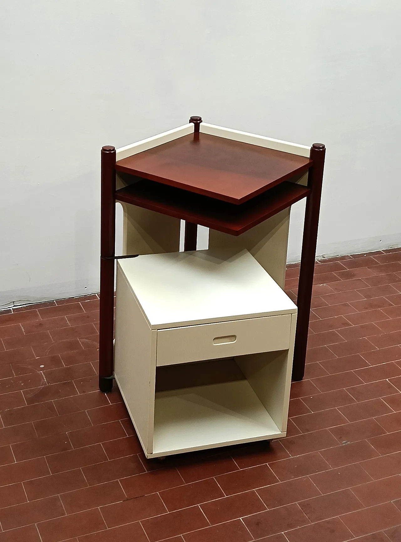 Scaffaletto  portatelefono anni '60 11