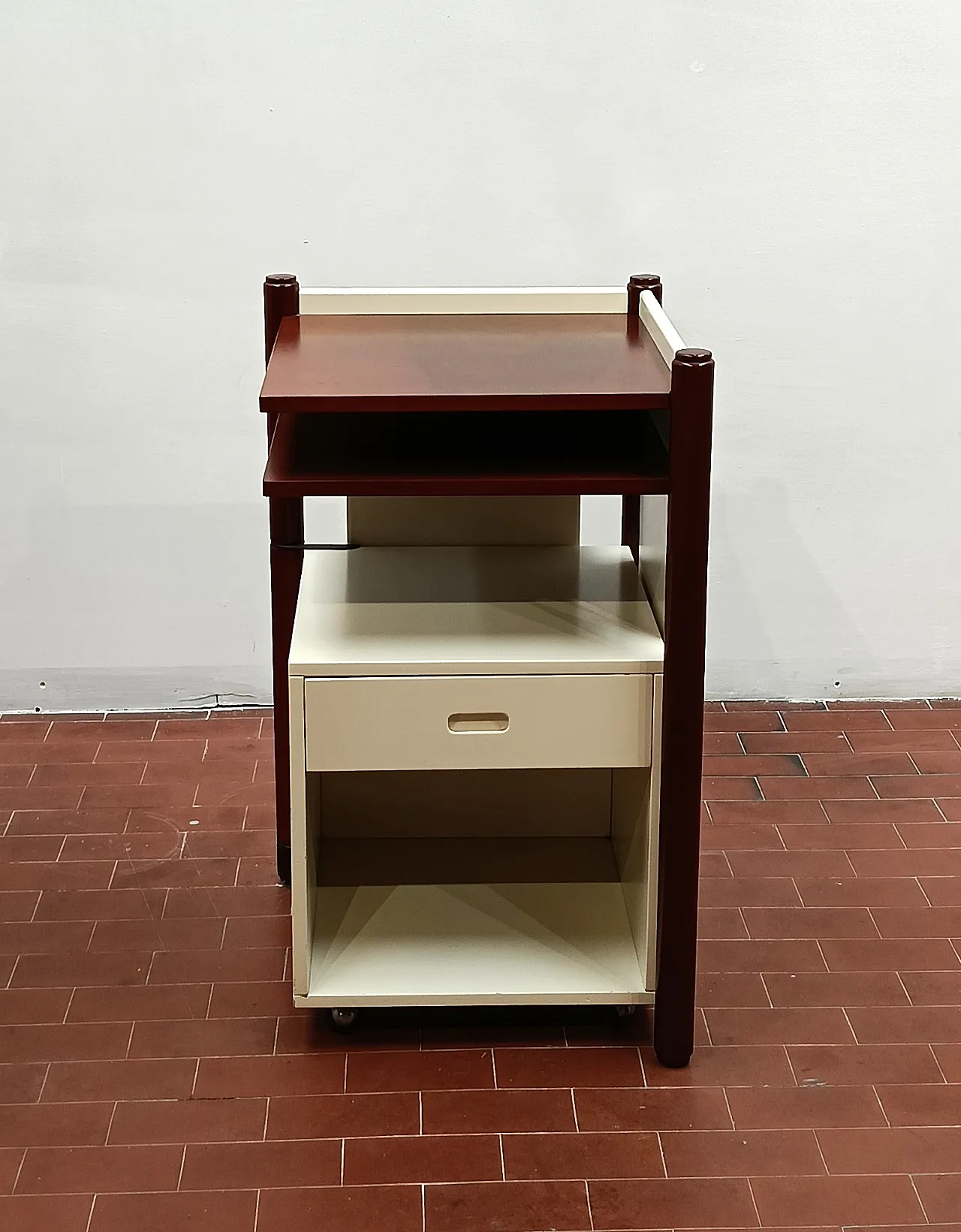 Scaffaletto  portatelefono anni '60 12