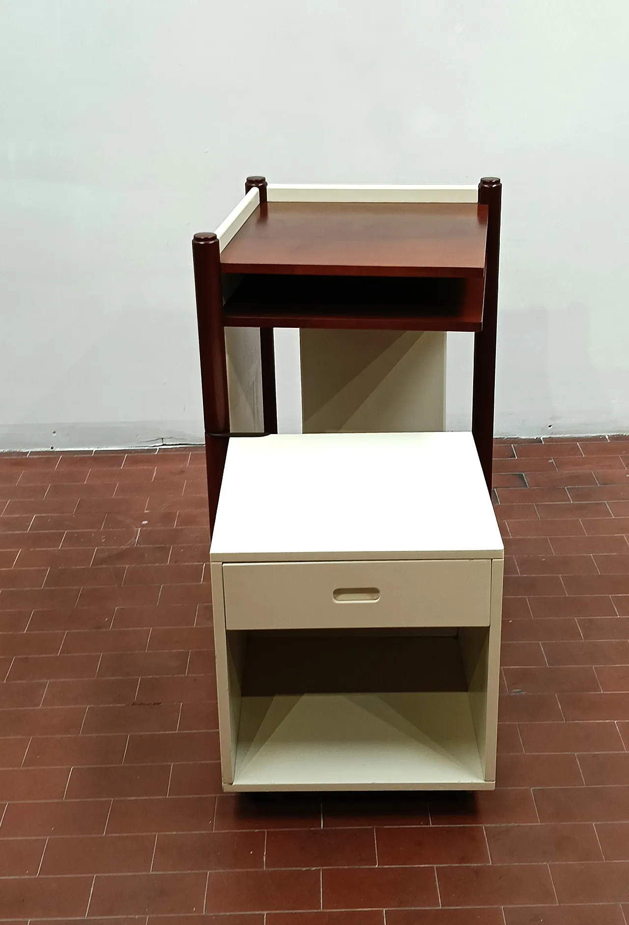 Scaffaletto  portatelefono anni '60 13