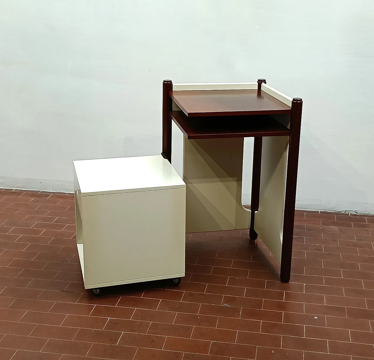 Scaffaletto  portatelefono anni '60 14