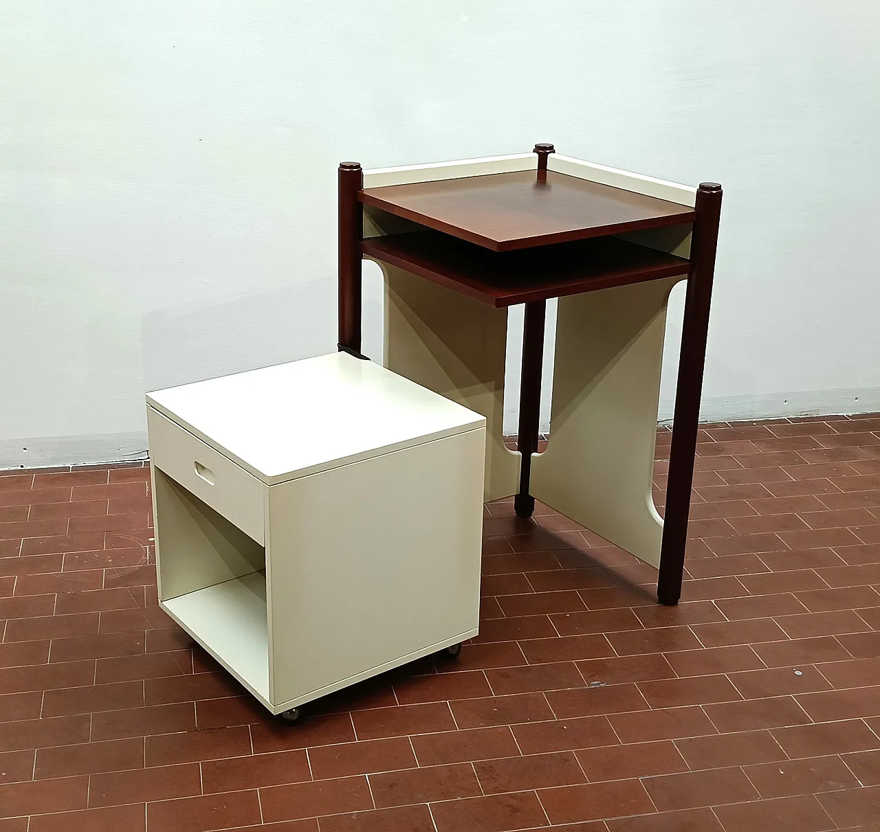 Scaffaletto  portatelefono anni '60 15