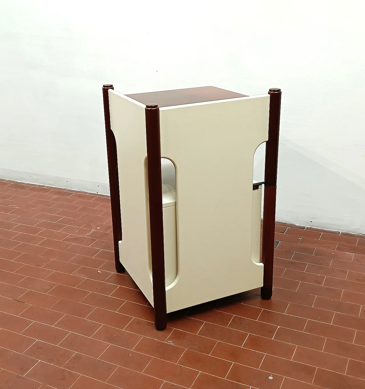 Scaffaletto  portatelefono anni '60 19