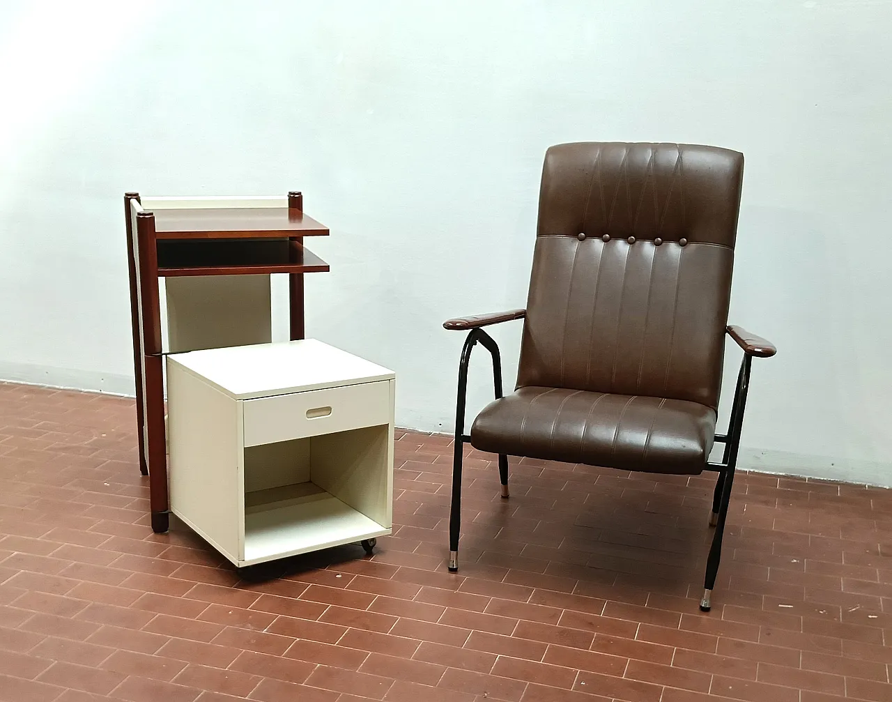 Scaffaletto  portatelefono anni '60 24