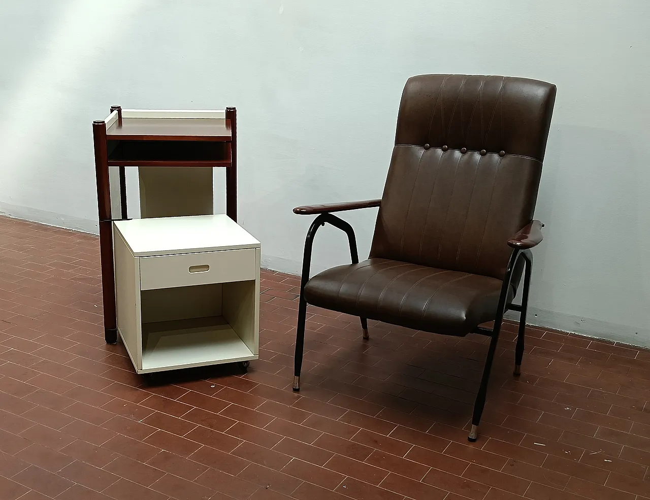 Scaffaletto  portatelefono anni '60 26