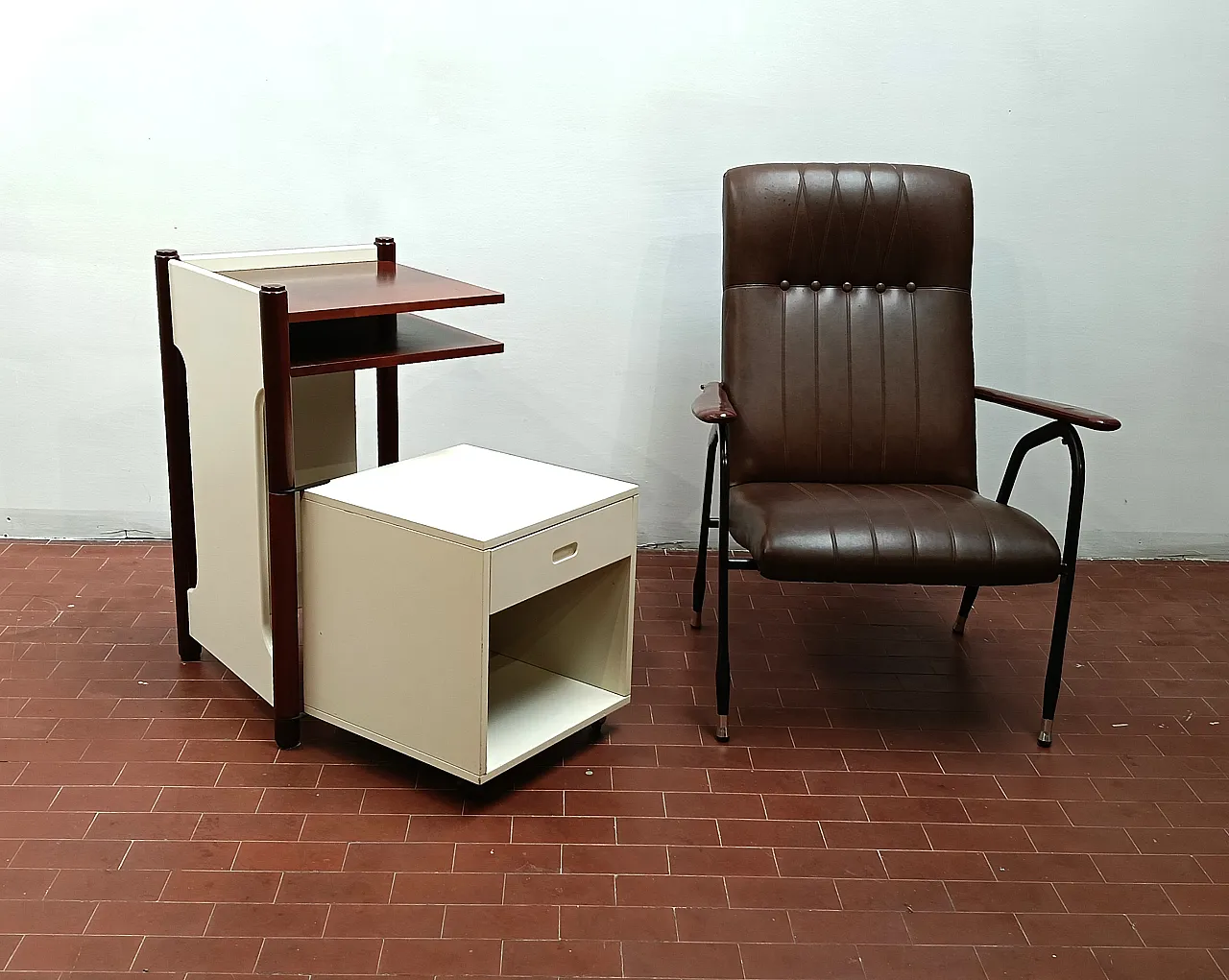 Scaffaletto  portatelefono anni '60 28