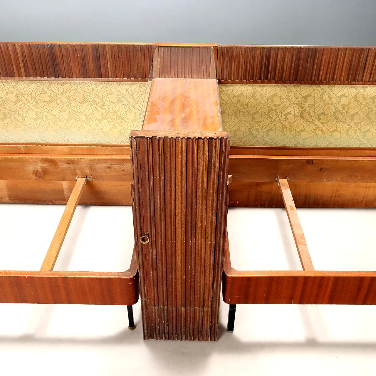 Coppia di letti, anni '60 8