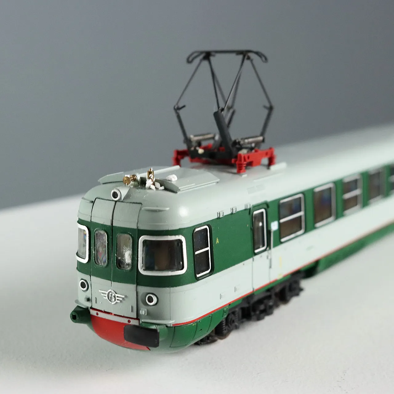 Lima 208165L, railcar and wagon with box, 1980s | intOndo