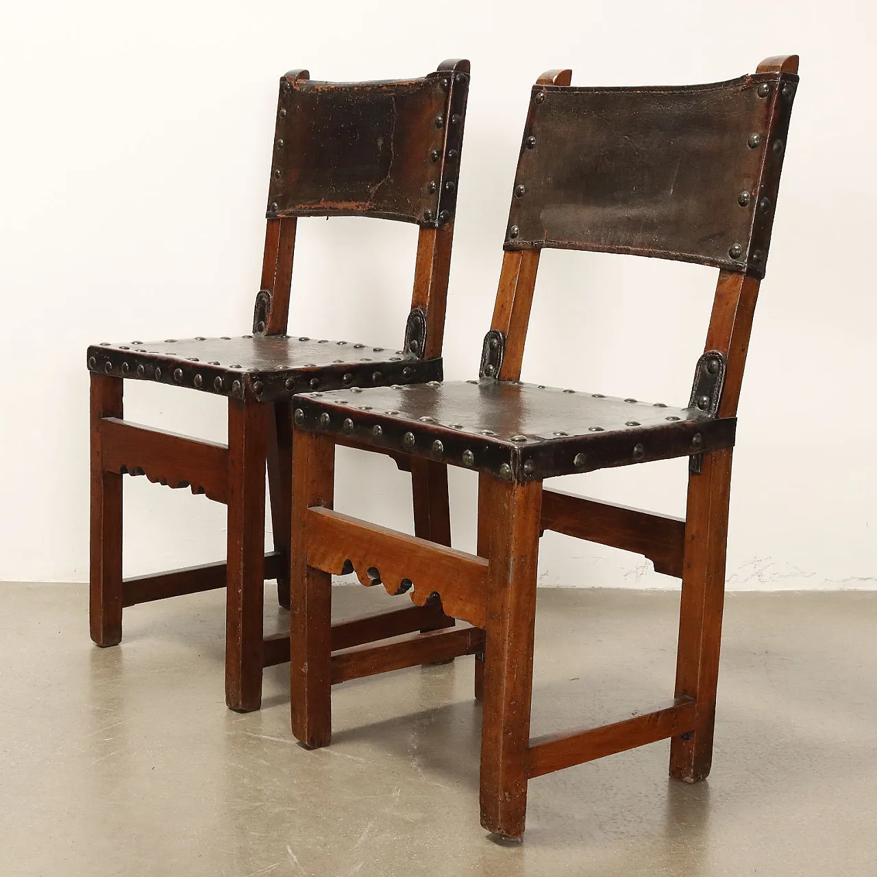 4 Sedie barocche in pelle e noce, '700 3