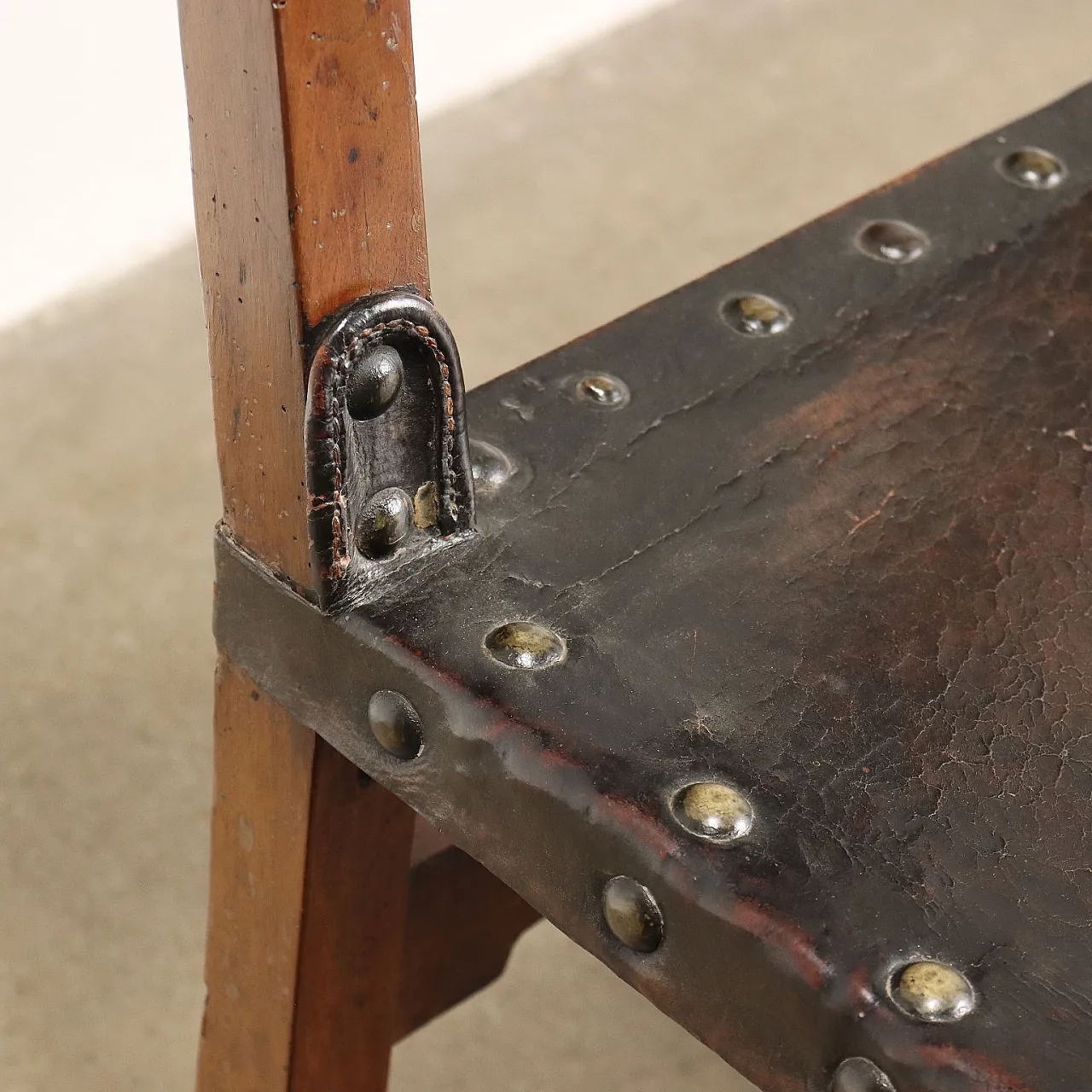 4 Sedie barocche in pelle e noce, '700 7