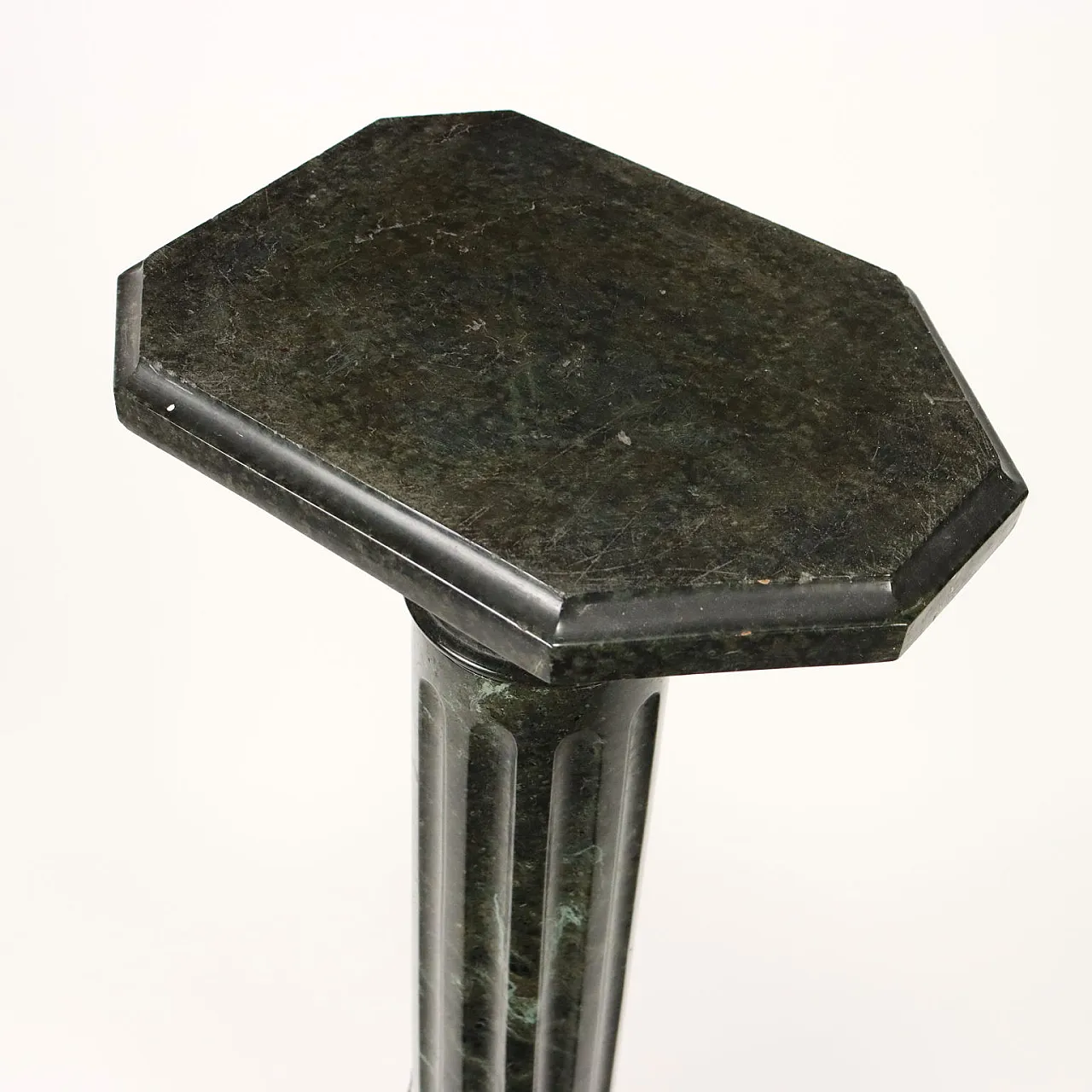 Colonna reggibusto in marmo verde serpentino 4