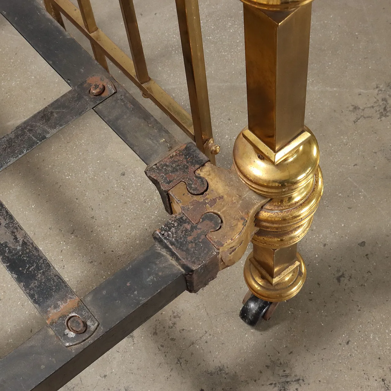 Coppia di letti in ferro, ottone e acero, '800 8