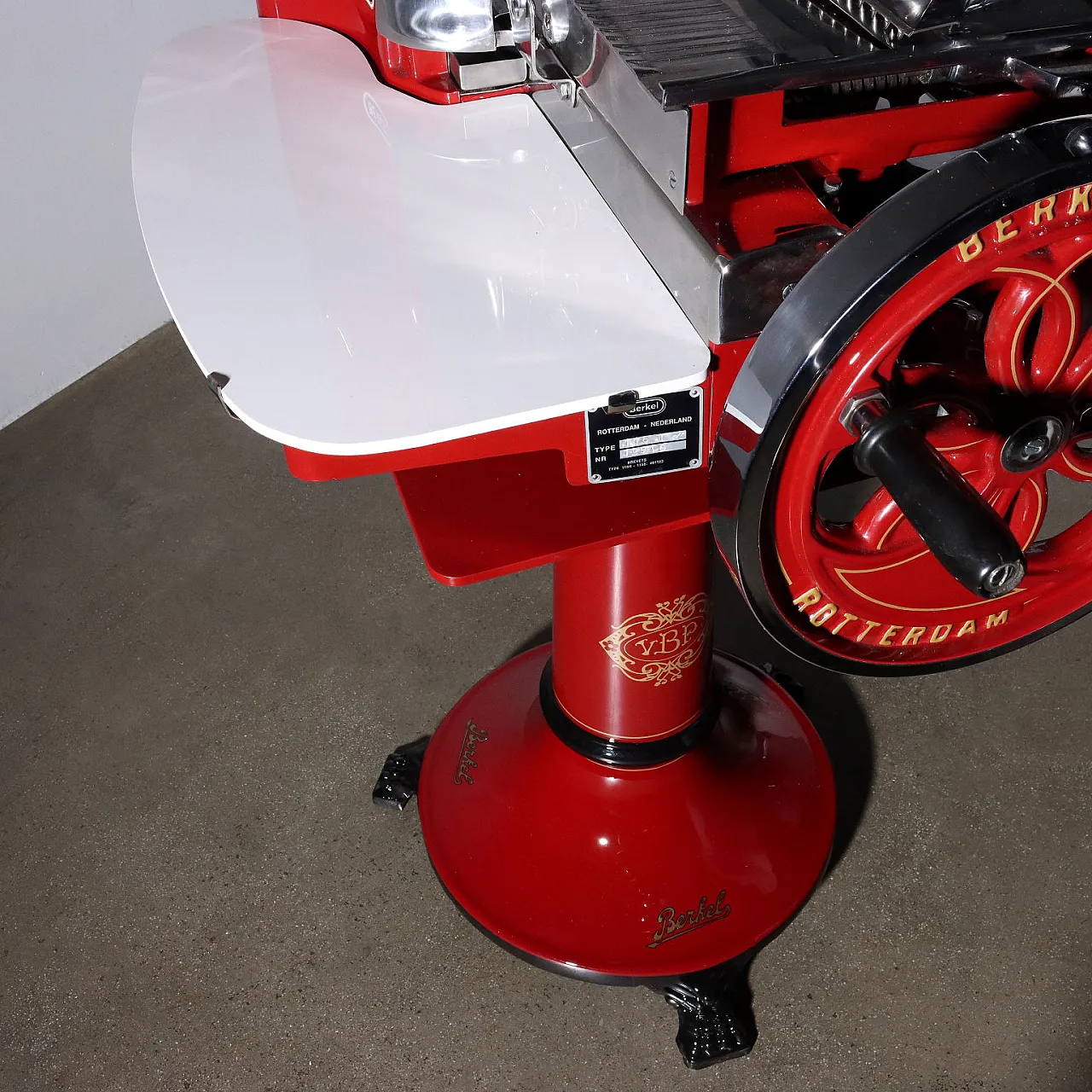 Red Berkel slicer Model 115, restored, 1950s 4