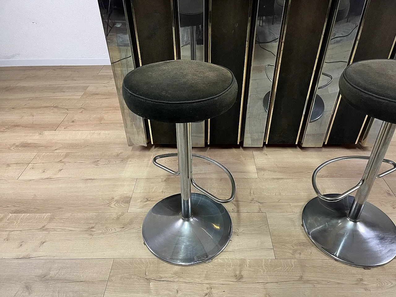 Metal and glass bar cabinet by Willy Rizzo, 1960s 2