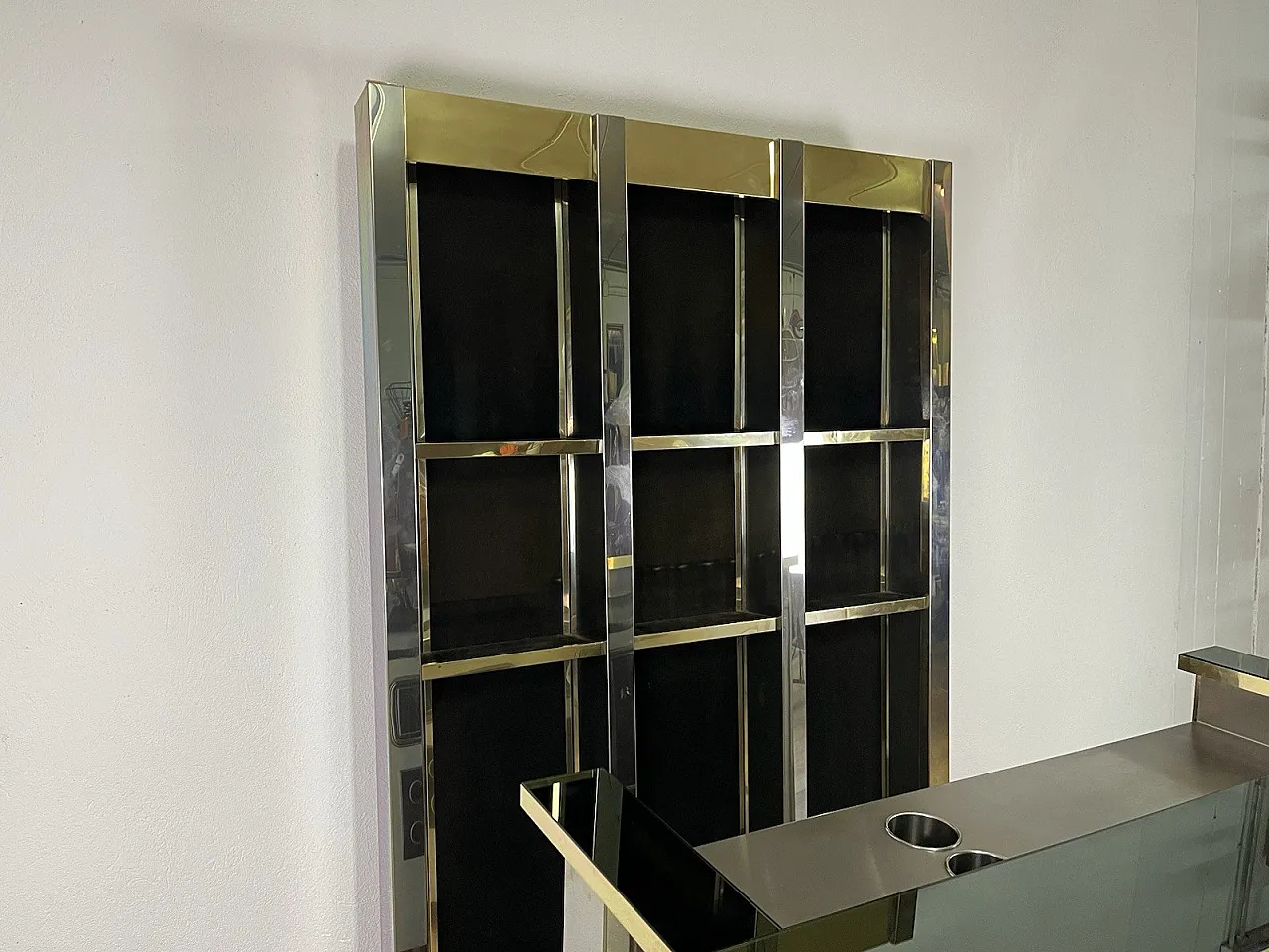 Metal and glass bar cabinet by Willy Rizzo, 1960s 20