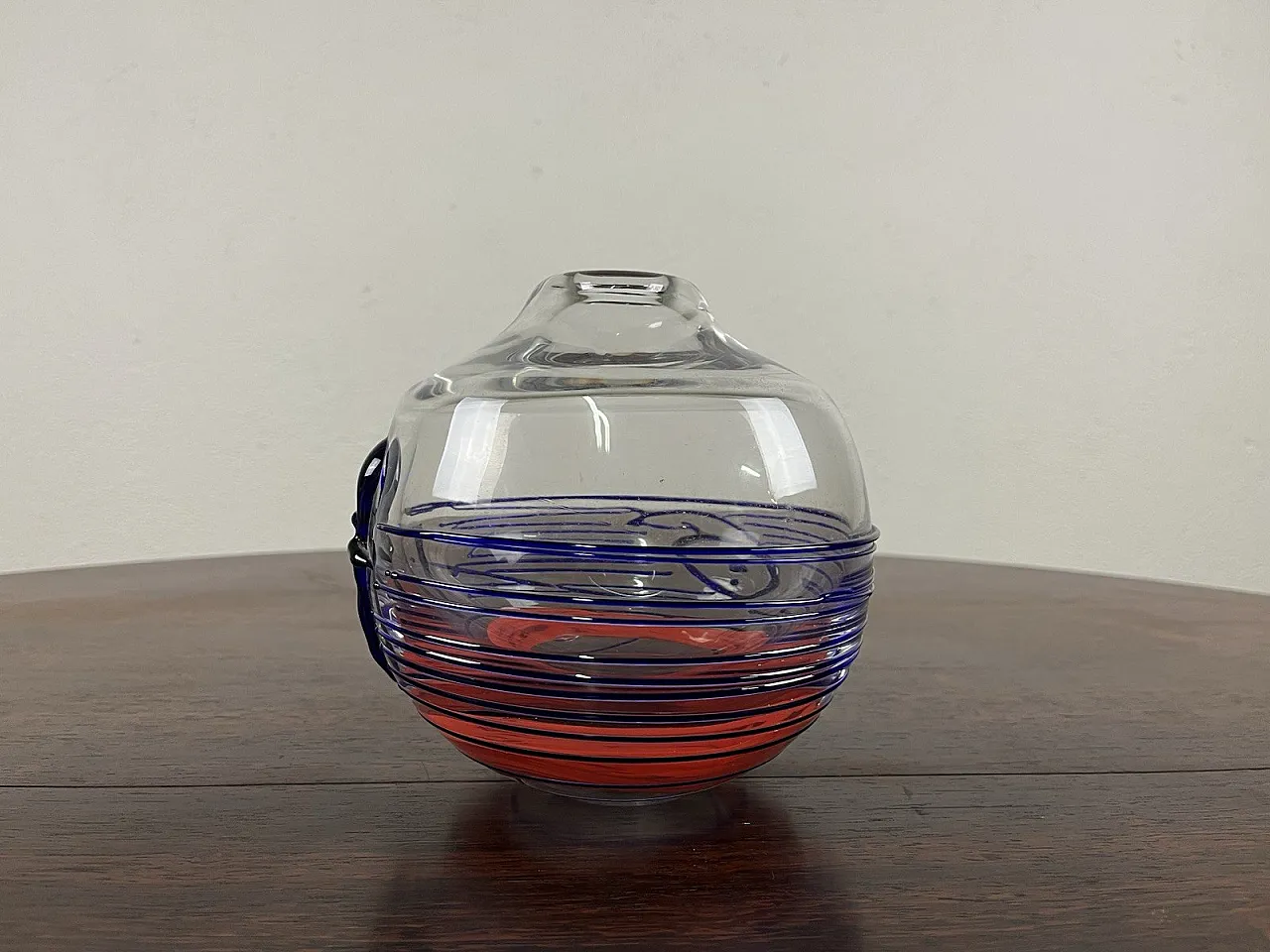 Vaso rotondo in vetro rosso e blu, anni '70 1