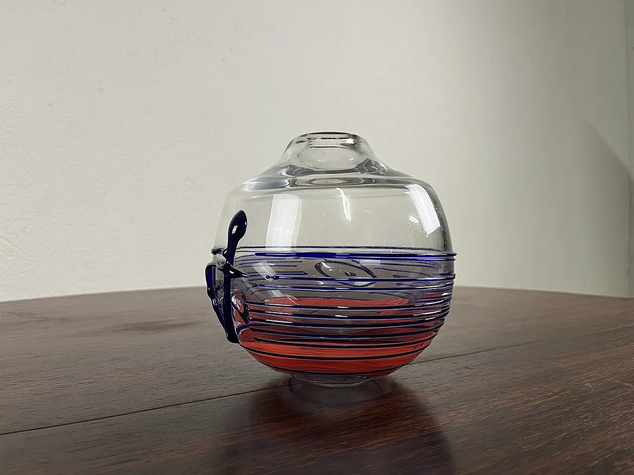 Vaso rotondo in vetro rosso e blu, anni '70 2