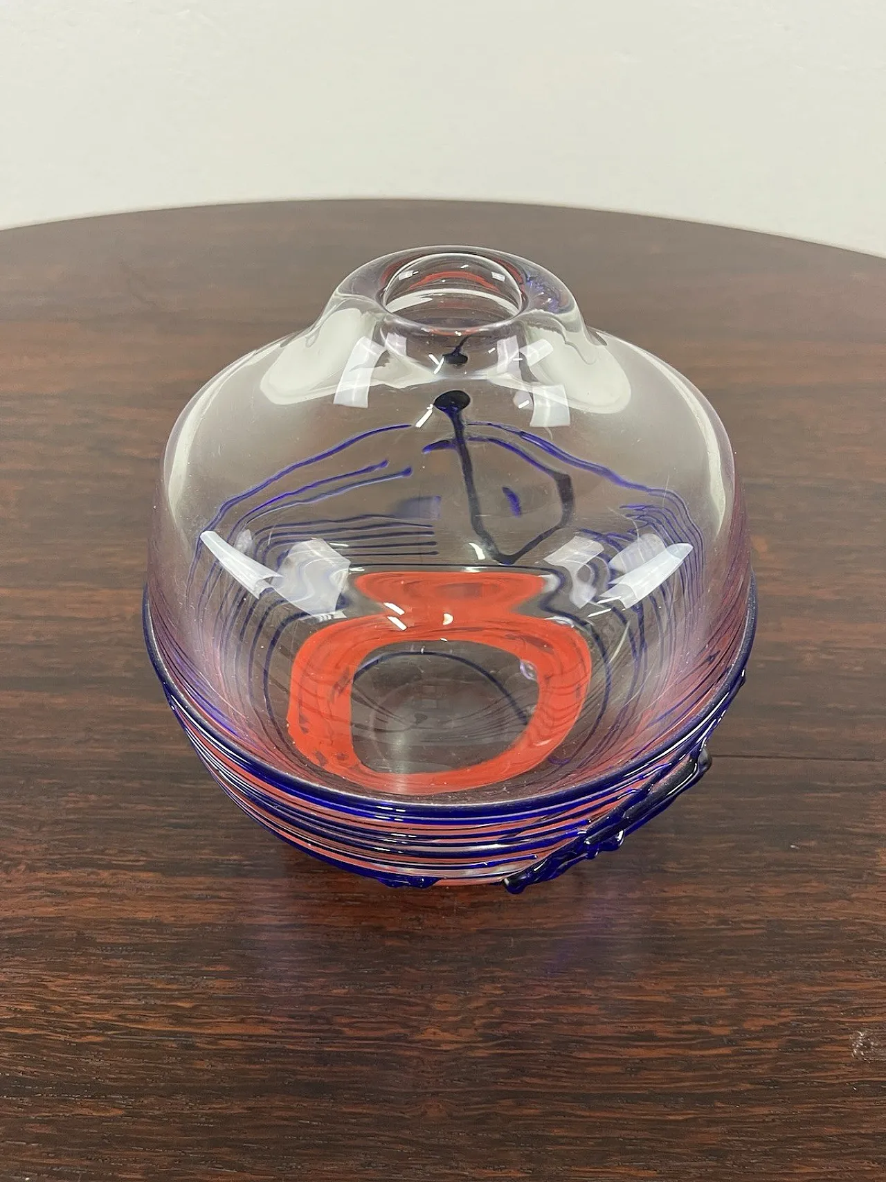 Vaso rotondo in vetro rosso e blu, anni '70 8