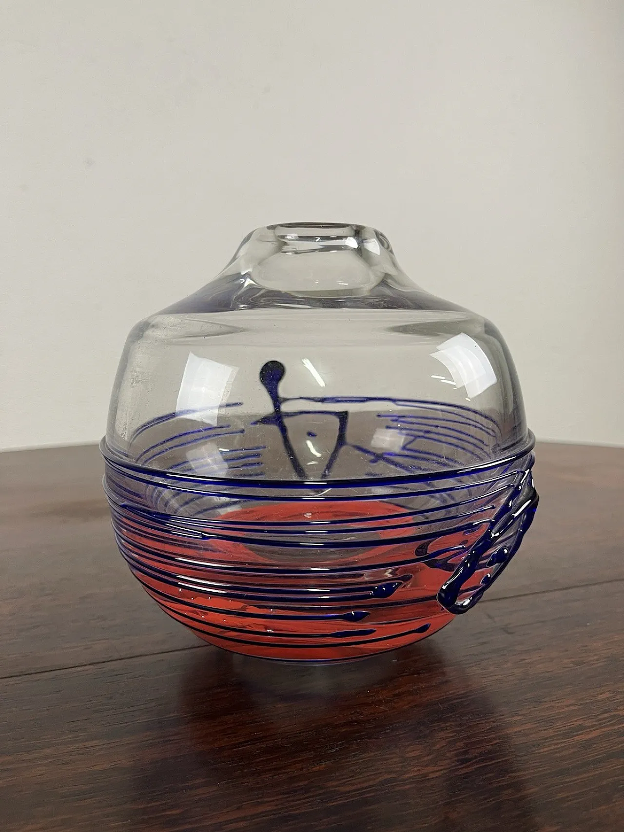 Vaso rotondo in vetro rosso e blu, anni '70 10