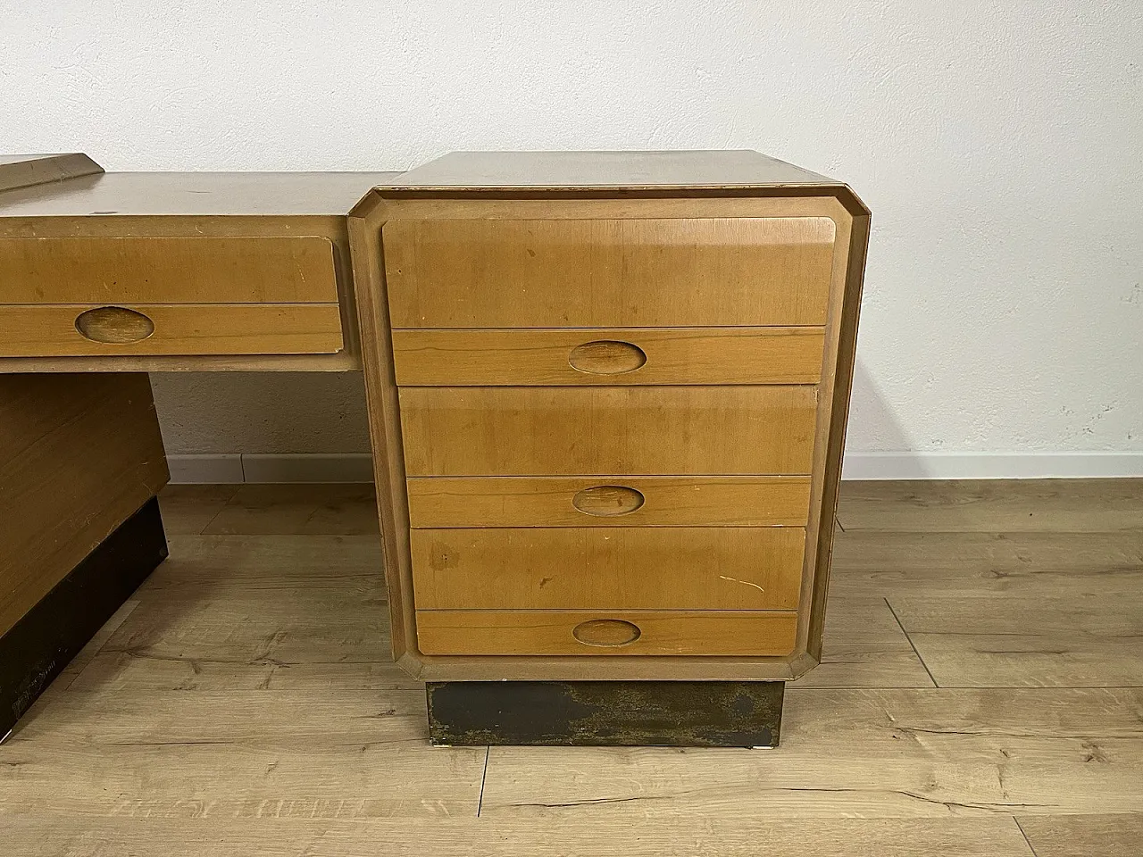 Cassettiera consolle a 3 corpi in legno e ottone, anni '60 3