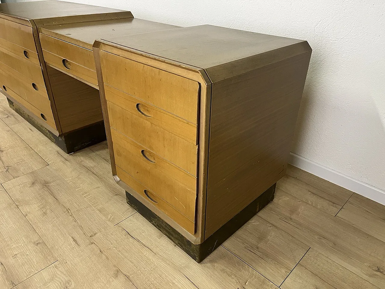 Cassettiera consolle a 3 corpi in legno e ottone, anni '60 6