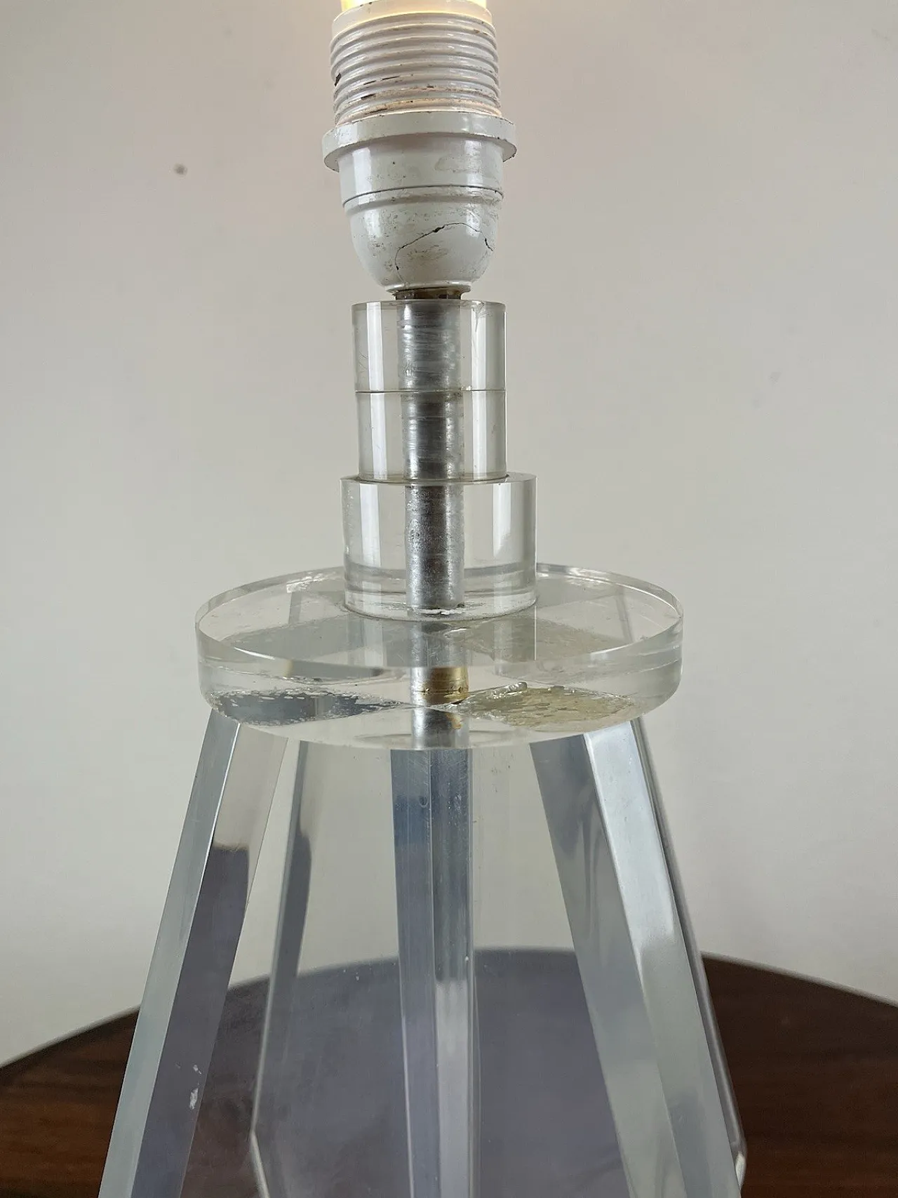 Plexiglass table lamp, 1970s 7