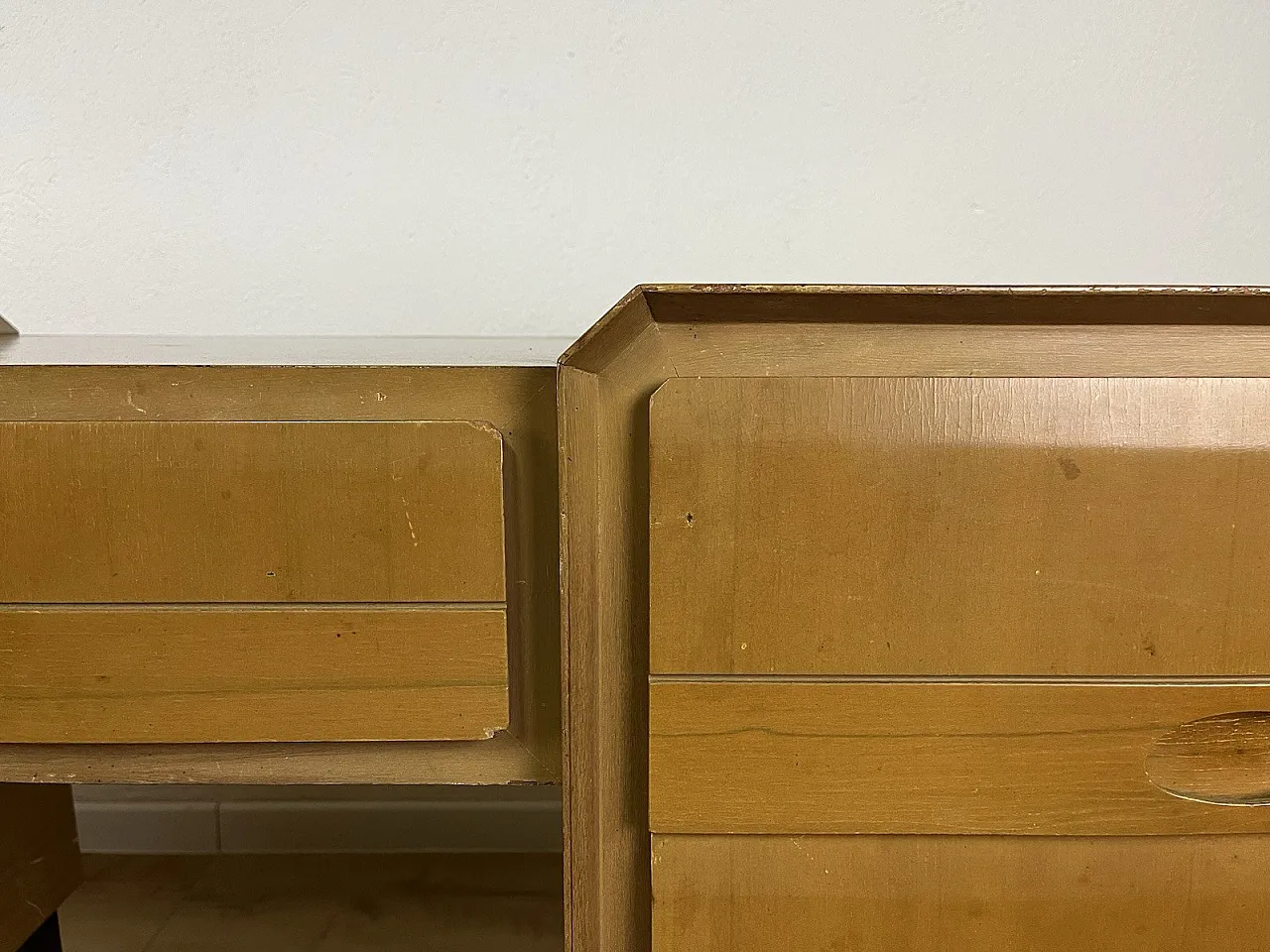 Cassettiera consolle a 3 corpi in legno e ottone, anni '60 12