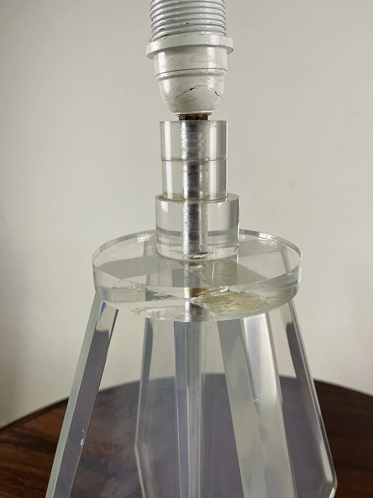 Plexiglass table lamp, 1970s 13