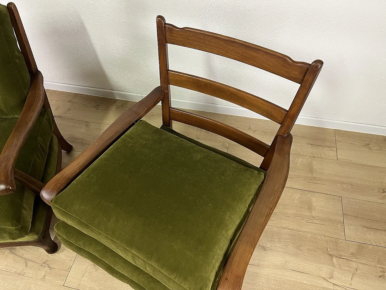 Coppia di poltrone in legno e velluto di Paolo Buffa, anni '50 5