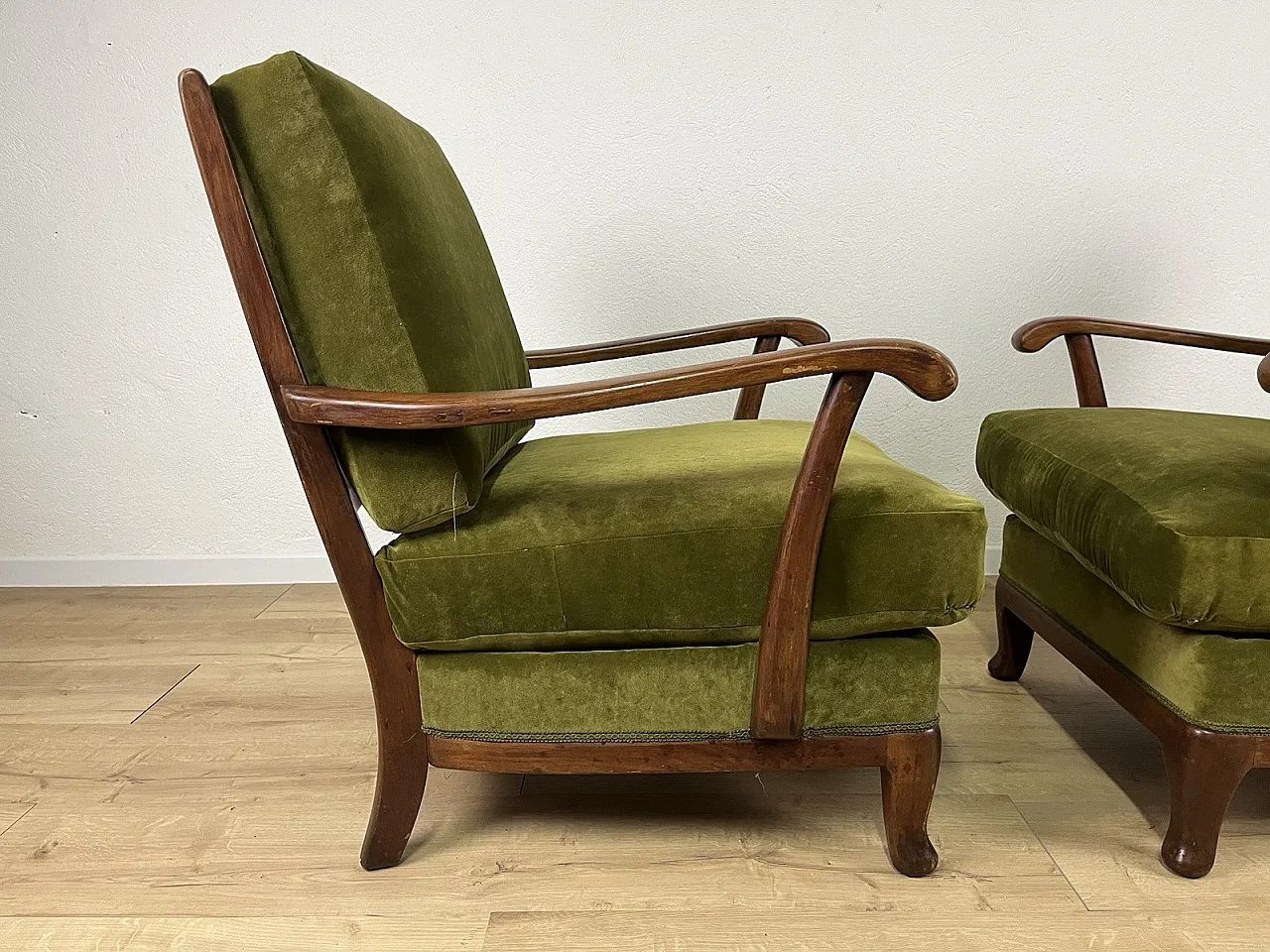 Coppia di poltrone in legno e velluto di Paolo Buffa, anni '50 14