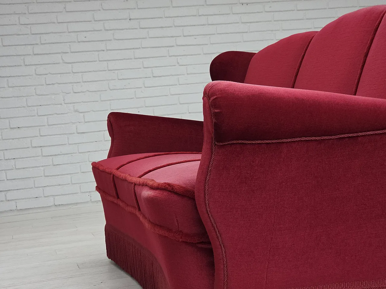 Danish 3-seater curved sofa in red furniture velour, 1960s 15