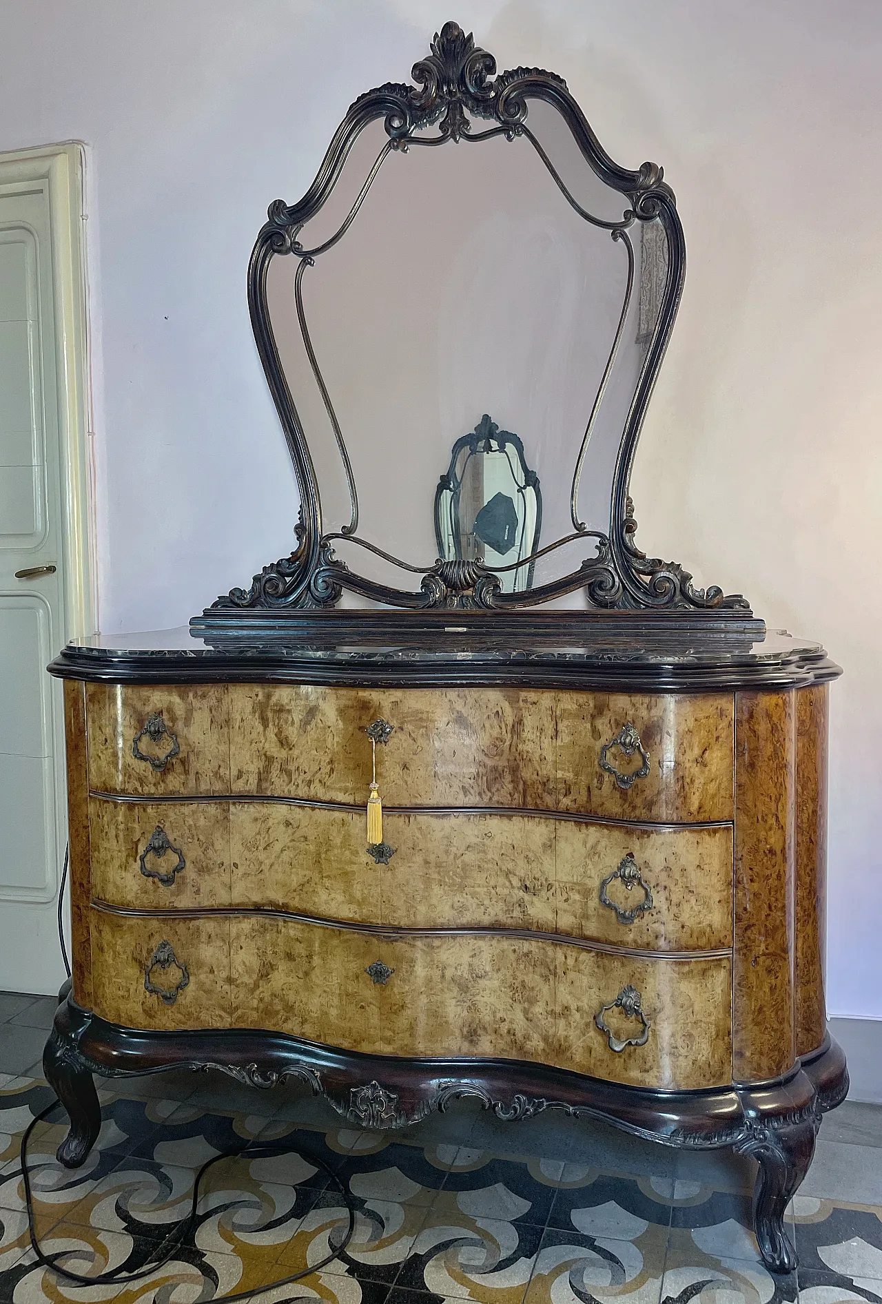 Walnut burl chest of drawers with mirror, 1940s 1