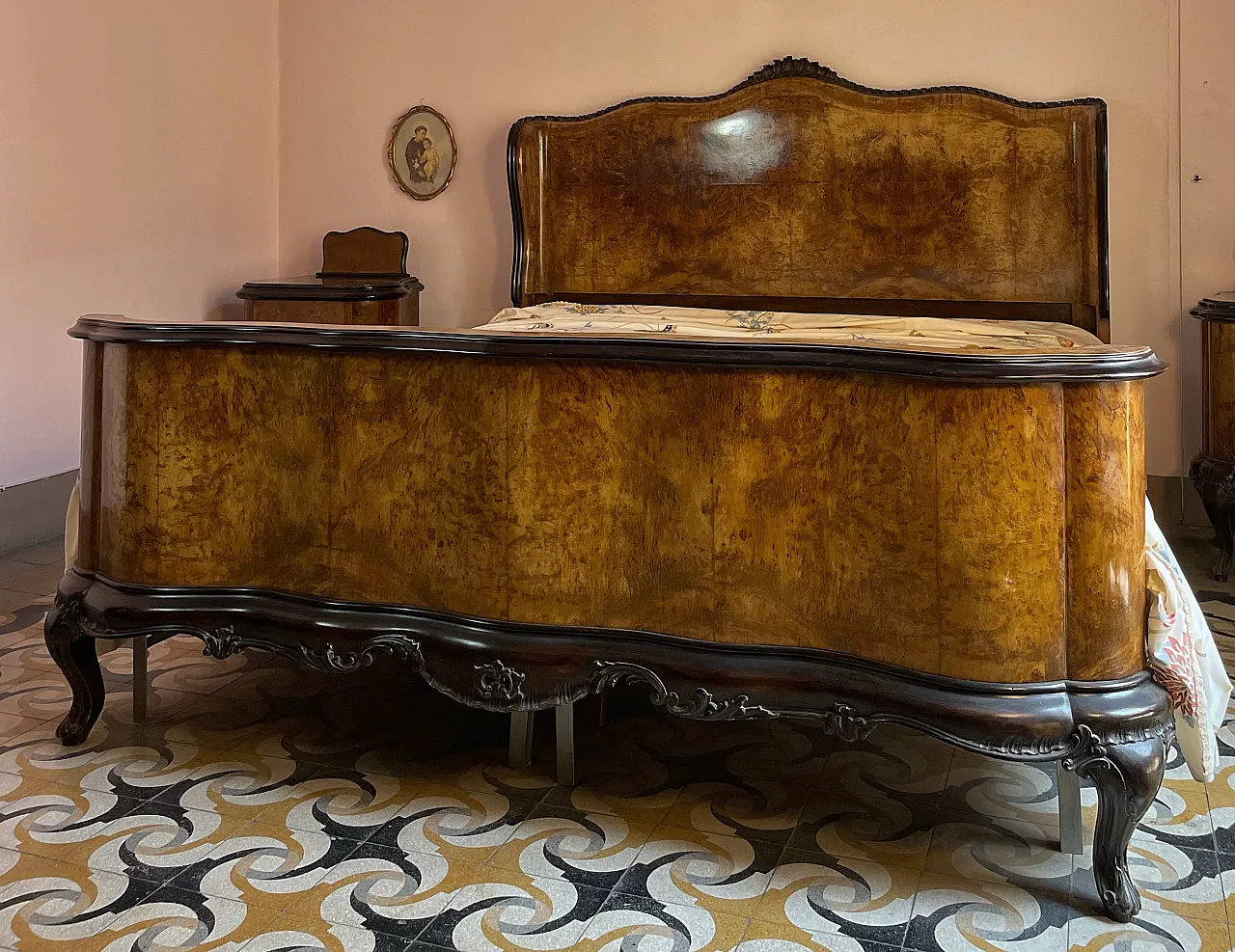 Hand-carved walnut burl double bed, 1950s 1