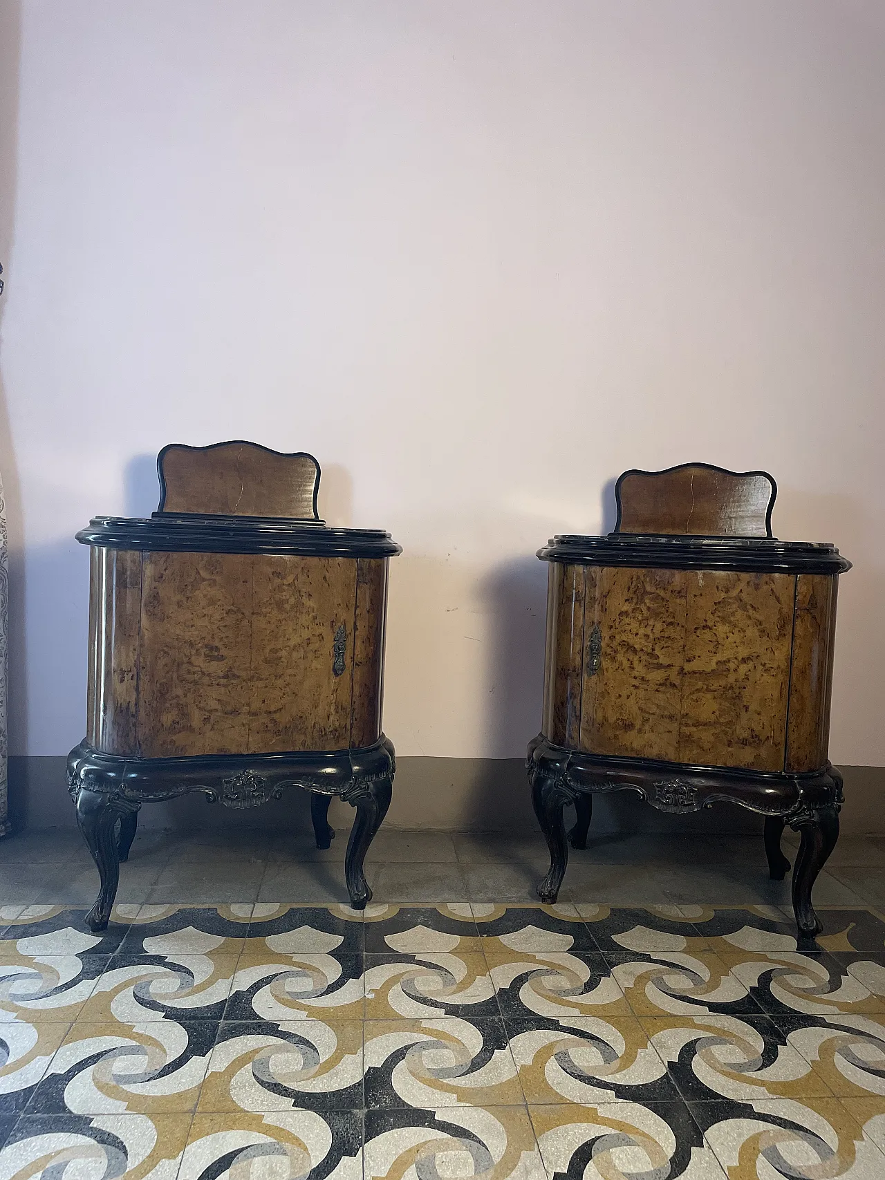Pair of Venetian walnut burl bedside tables, mid-20th century 1