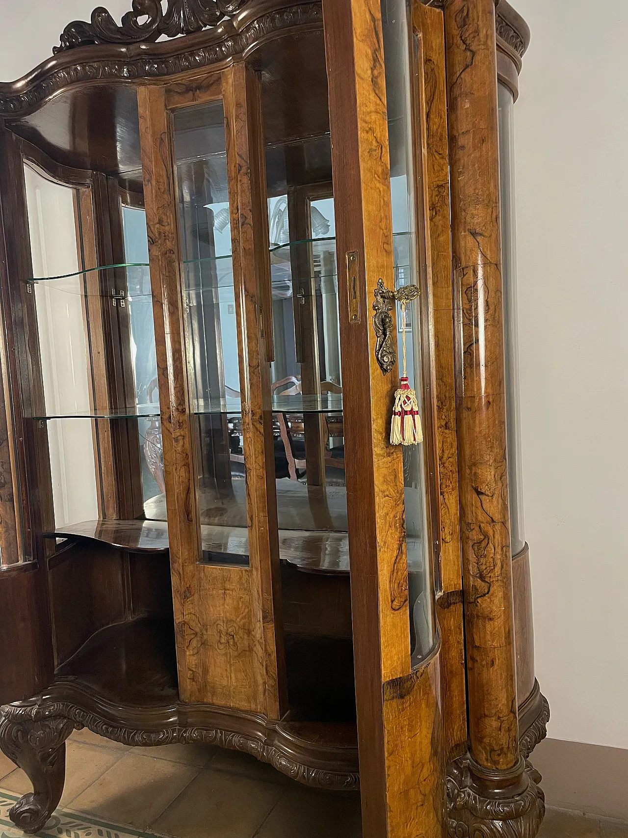 Walnut burl display cabinet with decorative carvings, 20th century 1