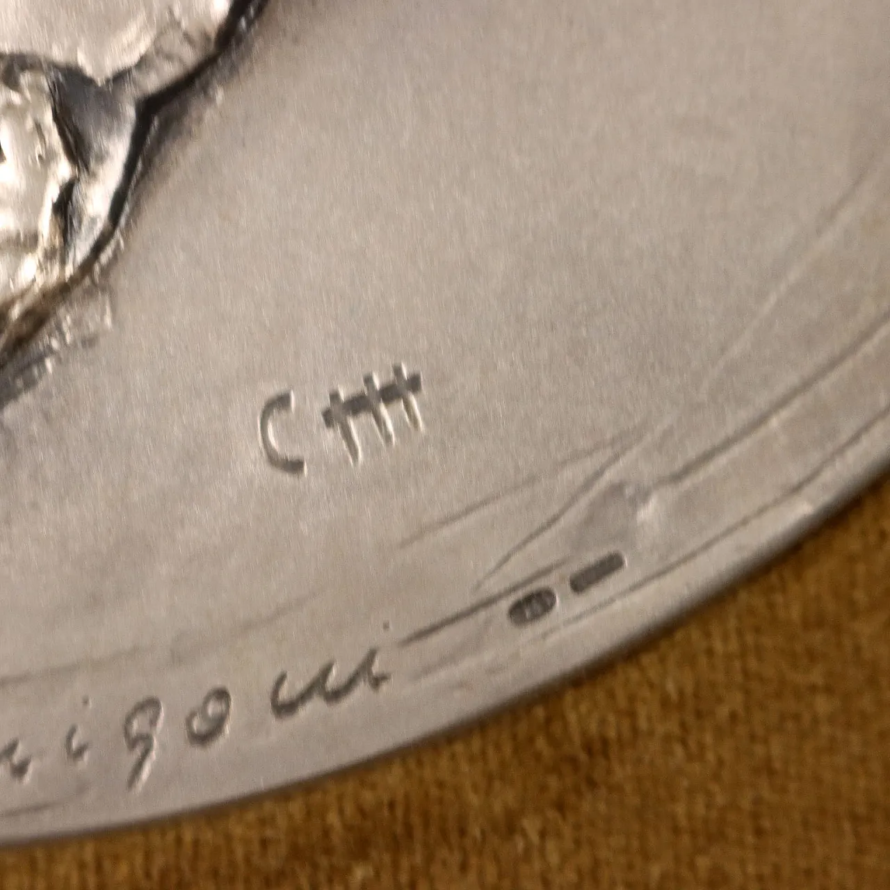 Pietro Annigoni, volto femminile, bassorilievo in argento, anni '70 6