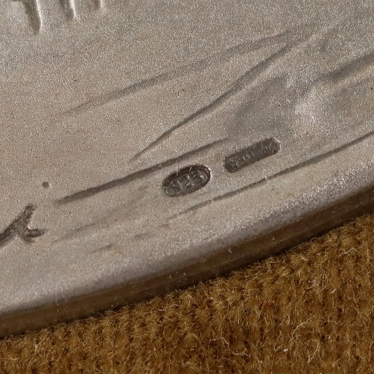 Pietro Annigoni, volto femminile, bassorilievo in argento, anni '70 7