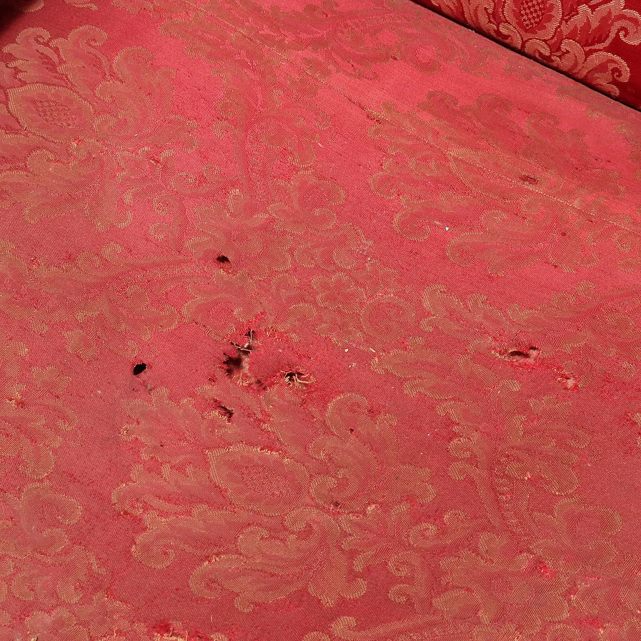 Carved mahogany sofa with pink brocade fabric, 19th century 9